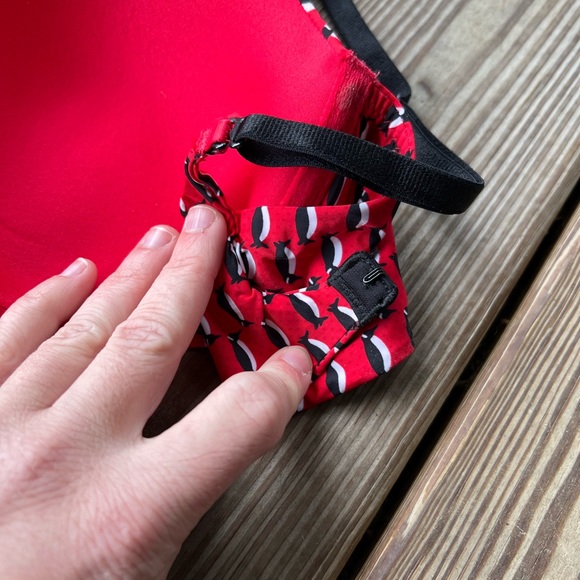 Victoria’s Secret Penguin Bra - Picture 6 of 7